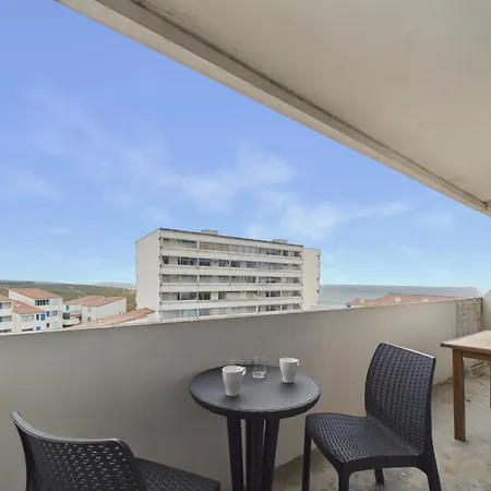 Vue Pour 4 Au Pied De La *